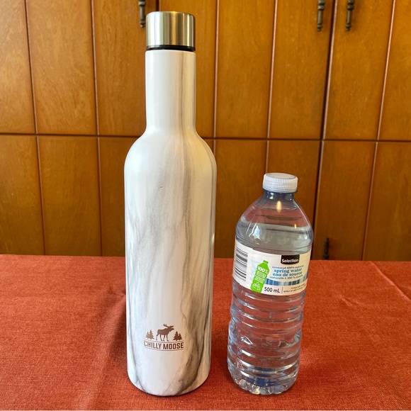 Chilly Moose Insulated Wine Bottle - Picture 9 of 9